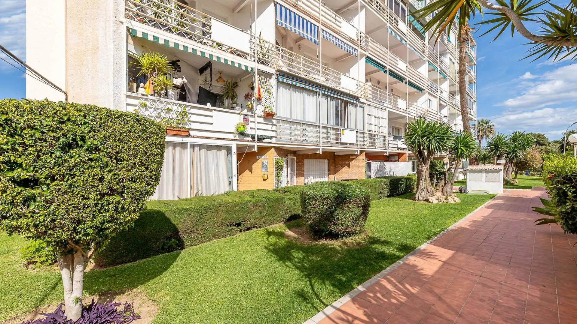 797 Holiday Rentals- Moderno, Centrico Y Espacioso Estudio Benalmádena Lägenhet
