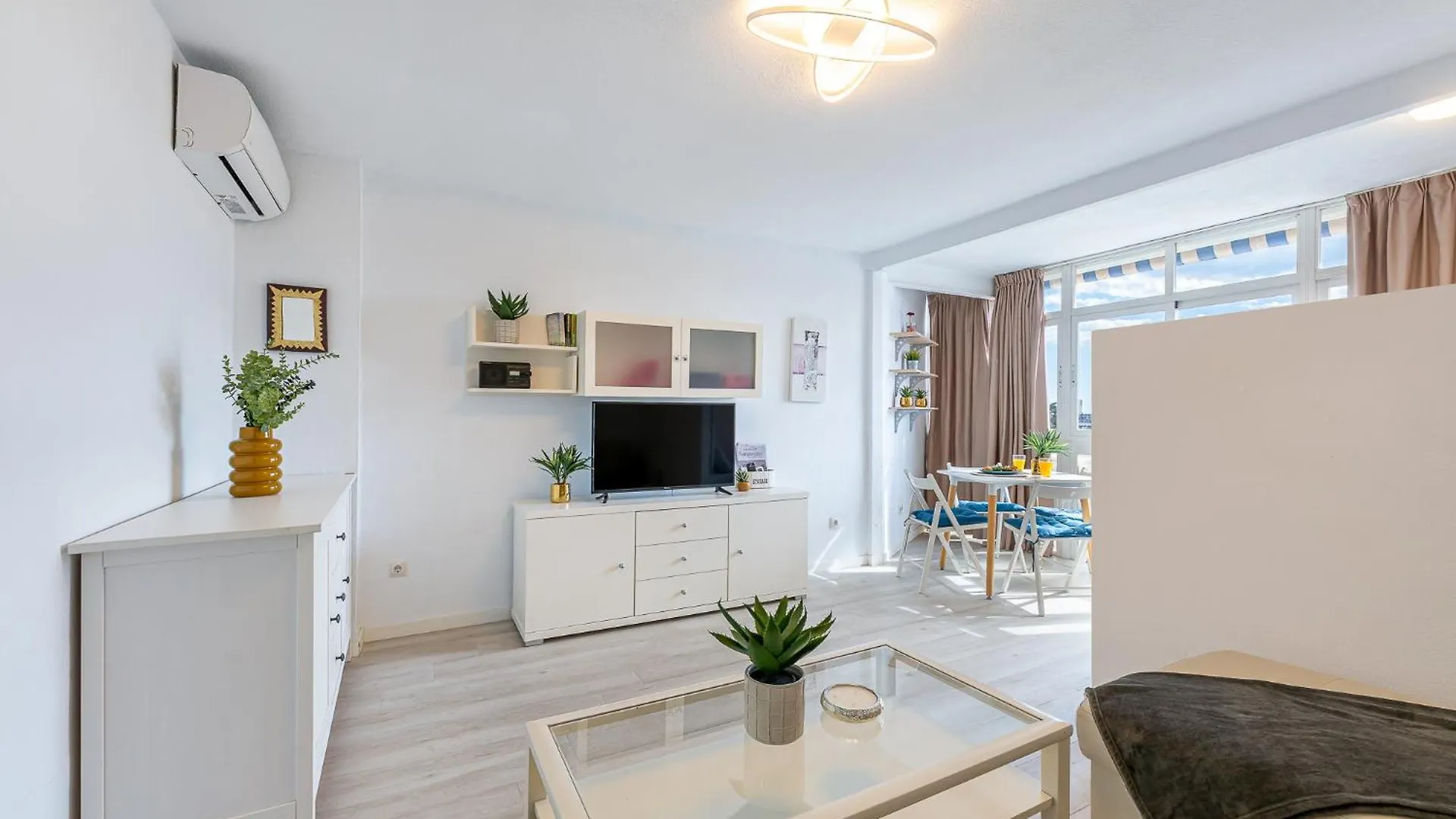 Apartment 797 Holiday Rentals- Moderno, Centrico Y Espacioso Estudio Benalmadena