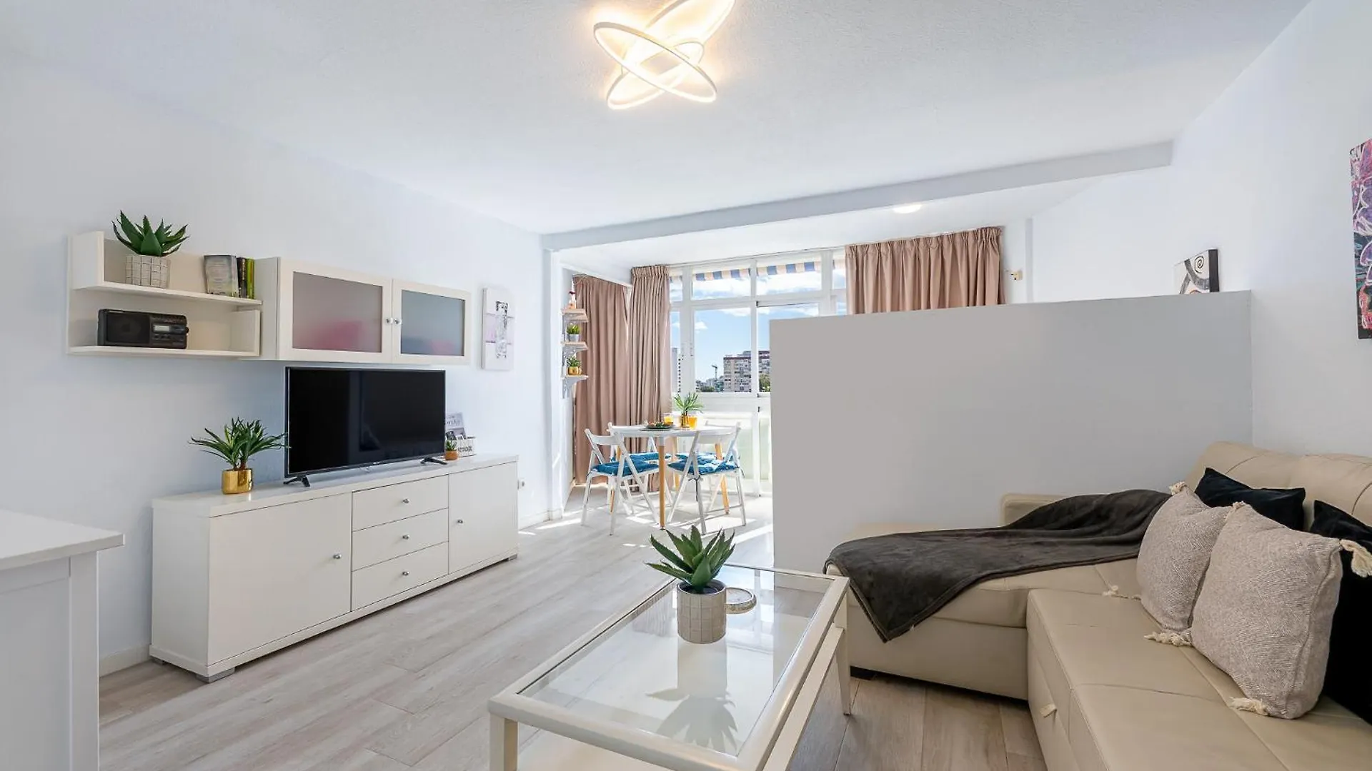 Apartment 797 Holiday Rentals- Moderno, Centrico Y Espacioso Estudio Benalmadena